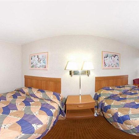 Rodeway Inn Civic Center Роанок Экстерьер фото