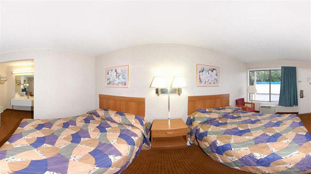 Rodeway Inn Civic Center Роанок Экстерьер фото