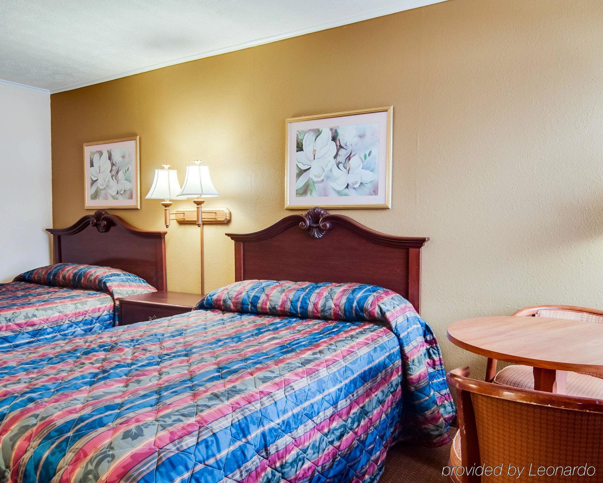 Rodeway Inn Civic Center Роанок Экстерьер фото
