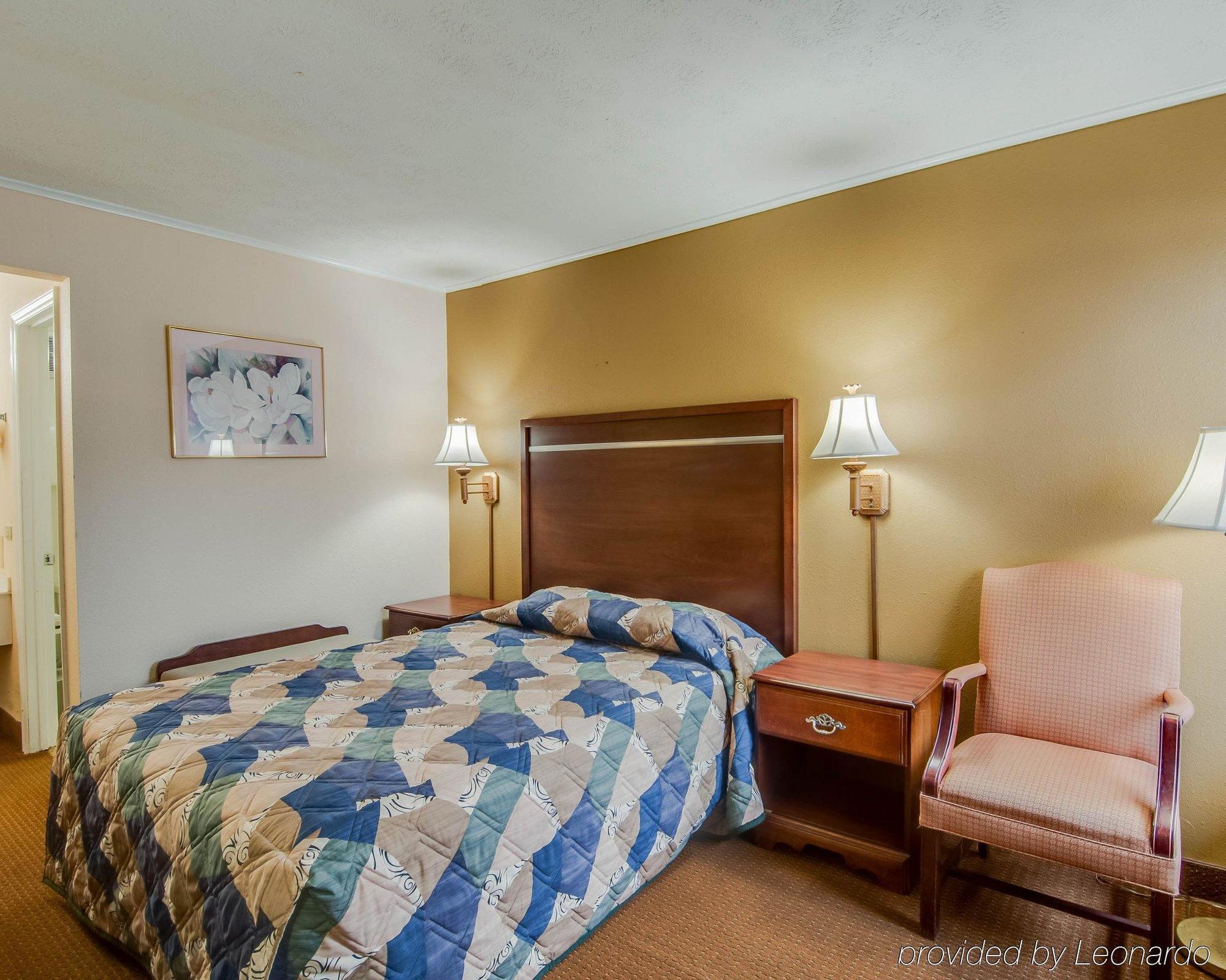 Rodeway Inn Civic Center Роанок Экстерьер фото