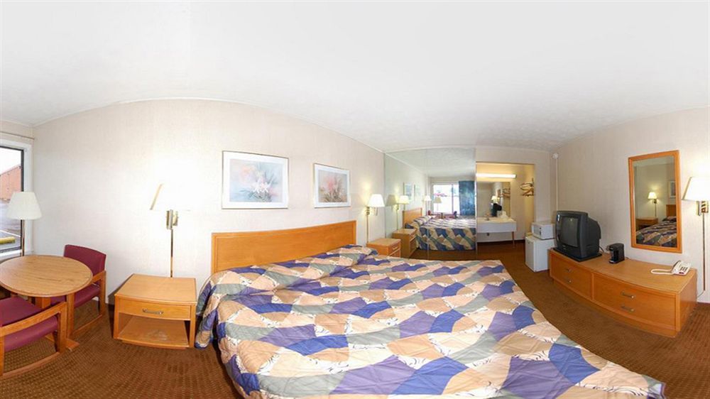 Rodeway Inn Civic Center Роанок Экстерьер фото