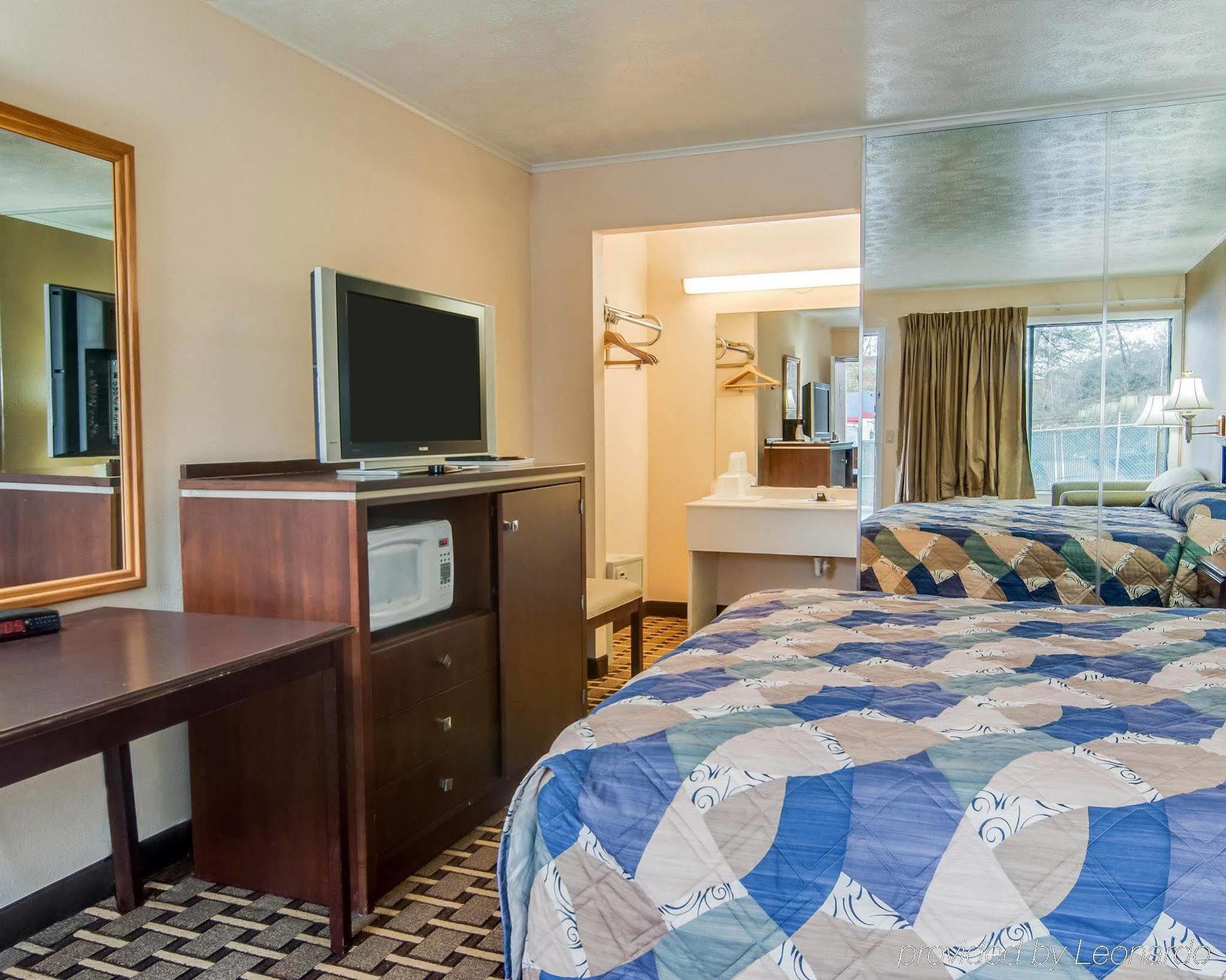 Rodeway Inn Civic Center Роанок Экстерьер фото