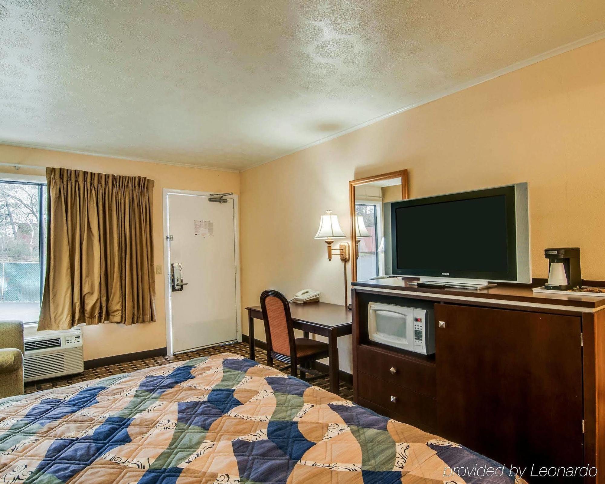 Rodeway Inn Civic Center Роанок Экстерьер фото