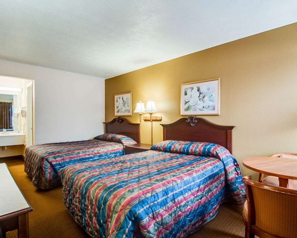 Rodeway Inn Civic Center Роанок Номер фото