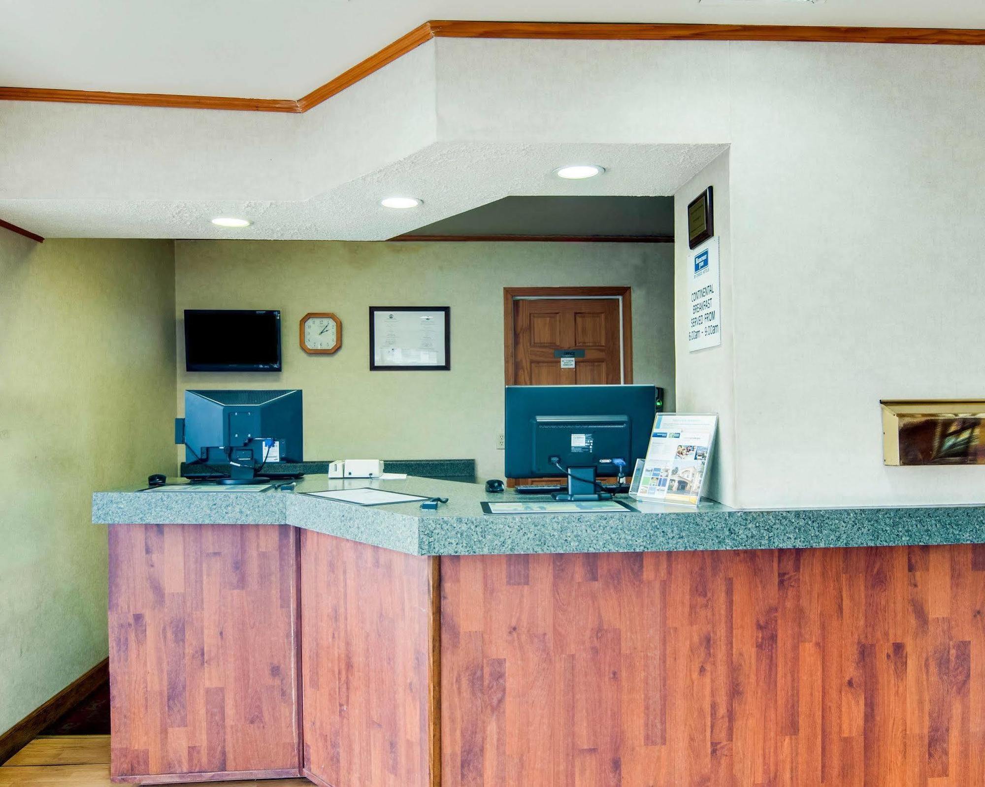 Rodeway Inn Civic Center Роанок Экстерьер фото