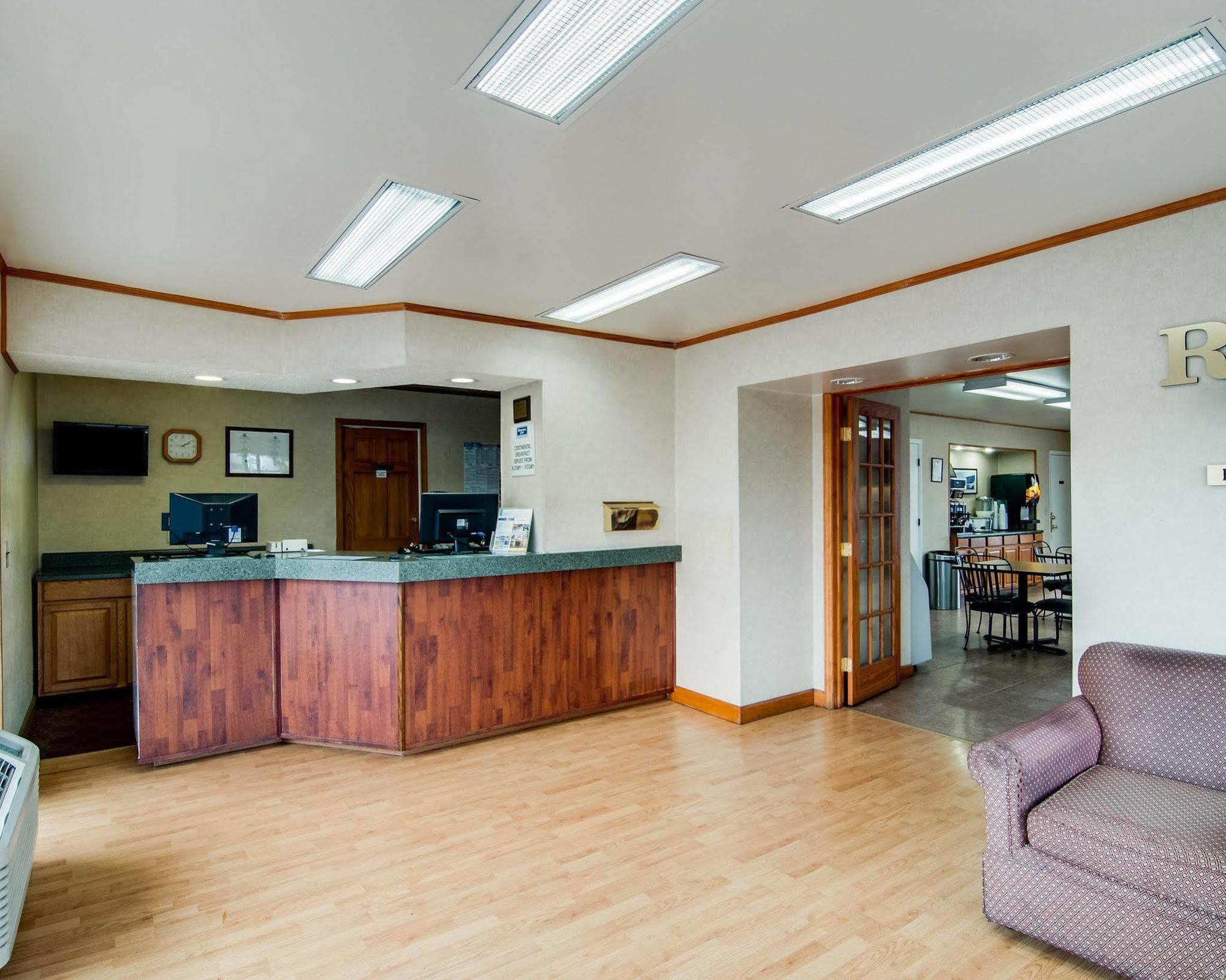 Rodeway Inn Civic Center Роанок Экстерьер фото