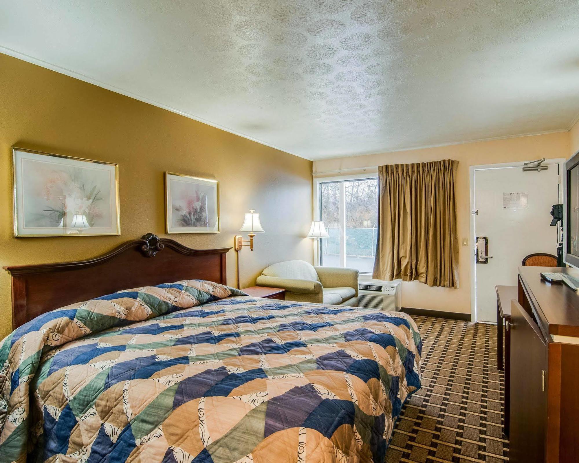 Rodeway Inn Civic Center Роанок Экстерьер фото