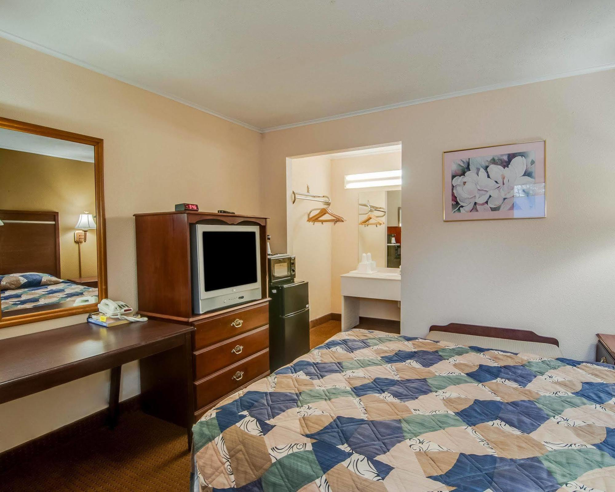 Rodeway Inn Civic Center Роанок Экстерьер фото